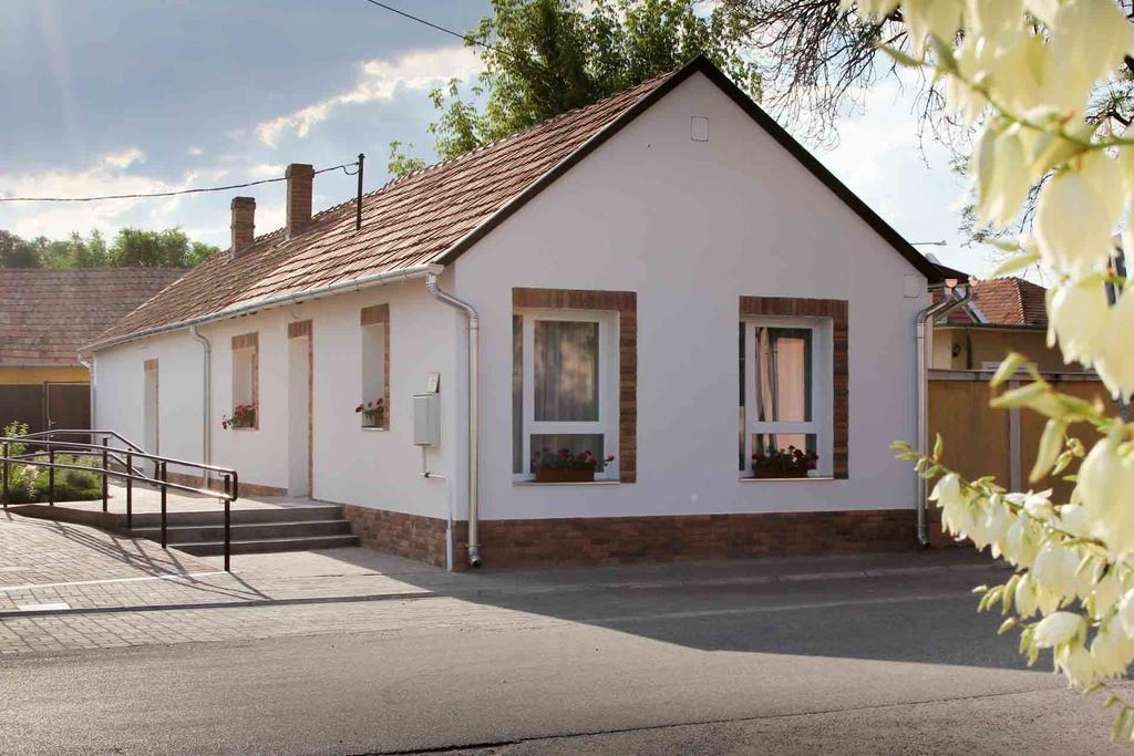 Irisz Apartmanhaz *